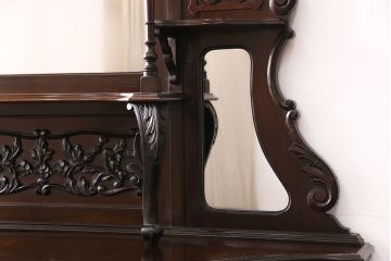 アンティーク　イギリス　エドワーディアン様式　高級品!!　優雅な空間を演出してくれるマホガニー材製のパーラーキャビネット(飾り棚、収納棚)(R-047665)