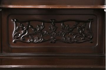 アンティーク　イギリス　エドワーディアン様式　高級品!!　優雅な空間を演出してくれるマホガニー材製のパーラーキャビネット(飾り棚、収納棚)(R-047665)