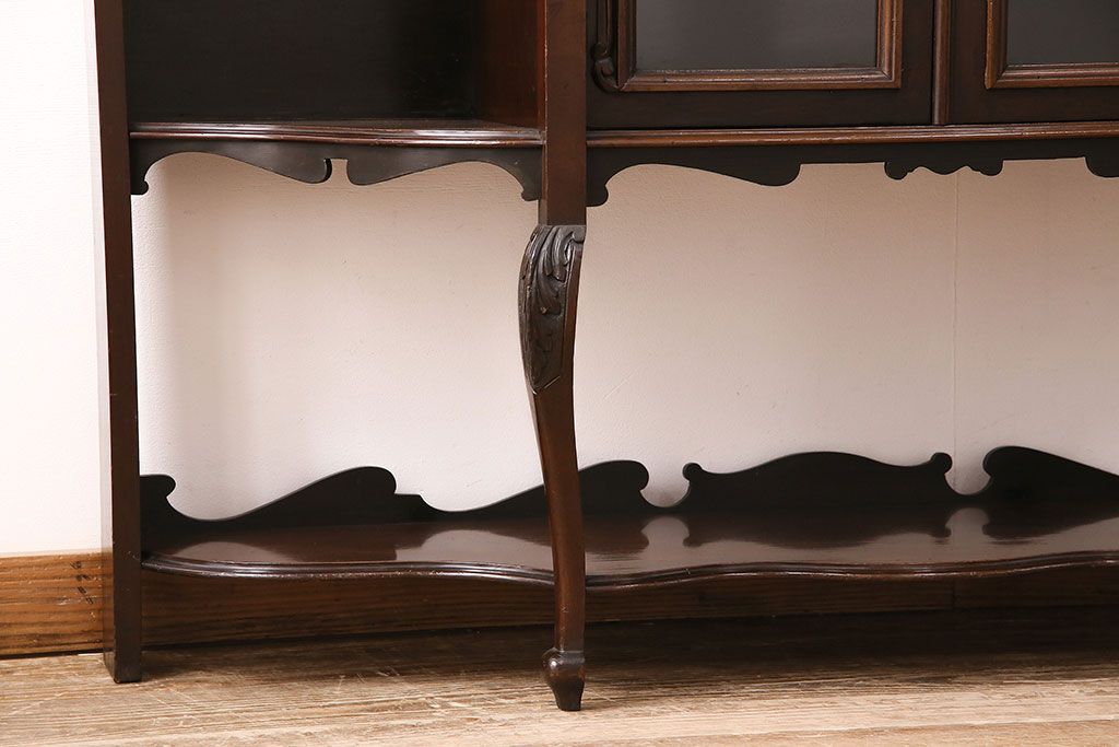 アンティーク　イギリス　エドワーディアン様式　高級品!!　優雅な空間を演出してくれるマホガニー材製のパーラーキャビネット(飾り棚、収納棚)(R-047665)