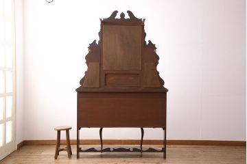 アンティーク　イギリス　エドワーディアン様式　高級品!!　優雅な空間を演出してくれるマホガニー材製のパーラーキャビネット(飾り棚、収納棚)(R-047665)