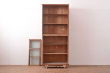 和製アンティーク　ラワン材　昭和レトロ　懐かしさ漂うシンプルなデザインの重ねガラス戸棚(キャビネット、収納棚、本箱、飾り棚)(R-047668)