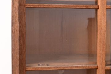 和製アンティーク　ラワン材　昭和レトロ　懐かしさ漂うシンプルなデザインの重ねガラス戸棚(キャビネット、収納棚、本箱、飾り棚)(R-047668)