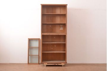 和製アンティーク　ラワン材　昭和レトロ　使い込まれた質感が懐かしさ漂うシンプルな本箱(キャビネット、収納棚)(R-047670)