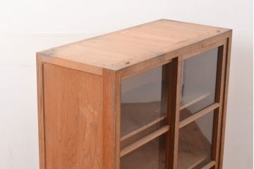 和製アンティーク　ラワン材　昭和レトロ　使い込まれた質感が懐かしさ漂うシンプルな本箱(キャビネット、収納棚)(R-047670)
