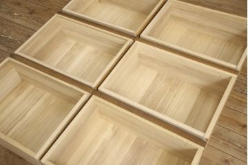中古　工芸家具　ツートーンカラーの引き出しがお洒落なナラ無垢(オーク)材製チェスト(引き出し、衣装箪笥)(定価約35万円)(R-047672)