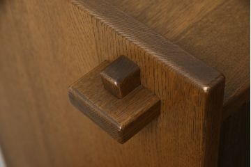中古　工芸家具　ツートーンカラーの引き出しがお洒落なナラ無垢(オーク)材製チェスト(引き出し、衣装箪笥)(定価約35万円)(R-047672)