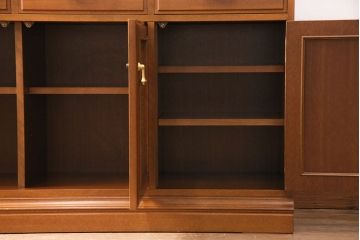 中古　maruni(マルニ木工) の地中海シリーズ!優美な佇まいのカップボード(食器棚、収納棚、戸棚)(R-047677)