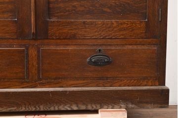 アンティーク　前面ナラ材製　和洋折衷の空間におすすめな大正ロマン香るガラス戸棚(収納棚、戸棚、キャビネット、飾り棚)(R-047681)