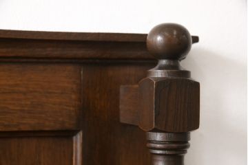 イギリスアンティーク　クラシカルな佇まいが魅力的なオーク材製のミラーバックサイドボード(キャビネット、収納棚)(R-047682)