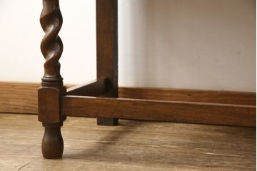 イギリスアンティーク　クラシカルな佇まいが魅力的なオーク材製のミラーバックサイドボード(キャビネット、収納棚)(R-047682)