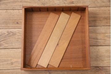 ヴィンテージ　楡材　ERCOL(アーコール)　イギリスから届きました!温もり溢れるキャスター付きサイドボード(収納棚、キャビネット、ビンテージ)(R-047684)
