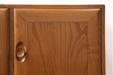 ヴィンテージ　楡材　ERCOL(アーコール)　イギリスから届きました!温もり溢れるキャスター付きサイドボード(収納棚、キャビネット、ビンテージ)(R-047684)