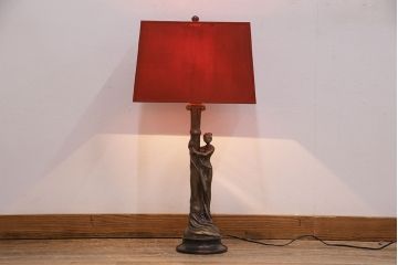 海外　ビンテージ照明　赤・シェード　ブロンズ像　華やかな空間を演出してくれるスタンドライト(照明、フロアスタンド)(R-047687)
