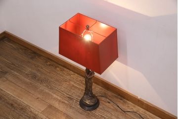 海外　ビンテージ照明　赤・シェード　ブロンズ像　華やかな空間を演出してくれるスタンドライト(照明、フロアスタンド)(R-047687)