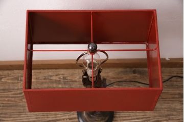 海外　ビンテージ照明　赤・シェード　ブロンズ像　華やかな空間を演出してくれるスタンドライト(照明、フロアスタンド)(R-047687)