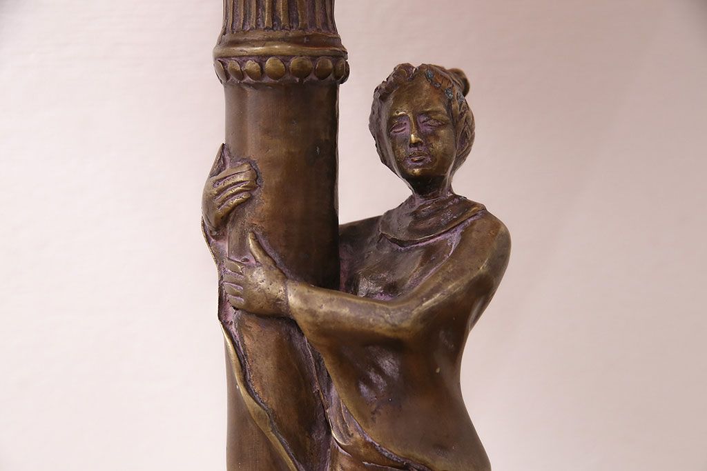 海外　ビンテージ照明　赤・シェード　ブロンズ像　華やかな空間を演出してくれるスタンドライト(照明、フロアスタンド)(R-047687)