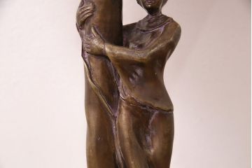 海外　ビンテージ照明　赤・シェード　ブロンズ像　華やかな空間を演出してくれるスタンドライト(照明、フロアスタンド)(R-047687)