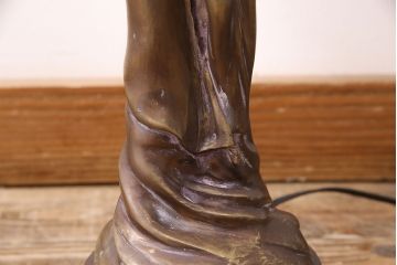 海外　ビンテージ照明　赤・シェード　ブロンズ像　華やかな空間を演出してくれるスタンドライト(照明、フロアスタンド)(R-047687)