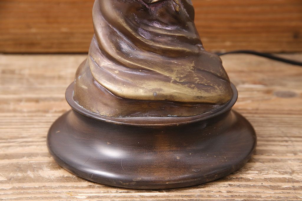 海外　ビンテージ照明　赤・シェード　ブロンズ像　華やかな空間を演出してくれるスタンドライト(照明、フロアスタンド)(R-047687)