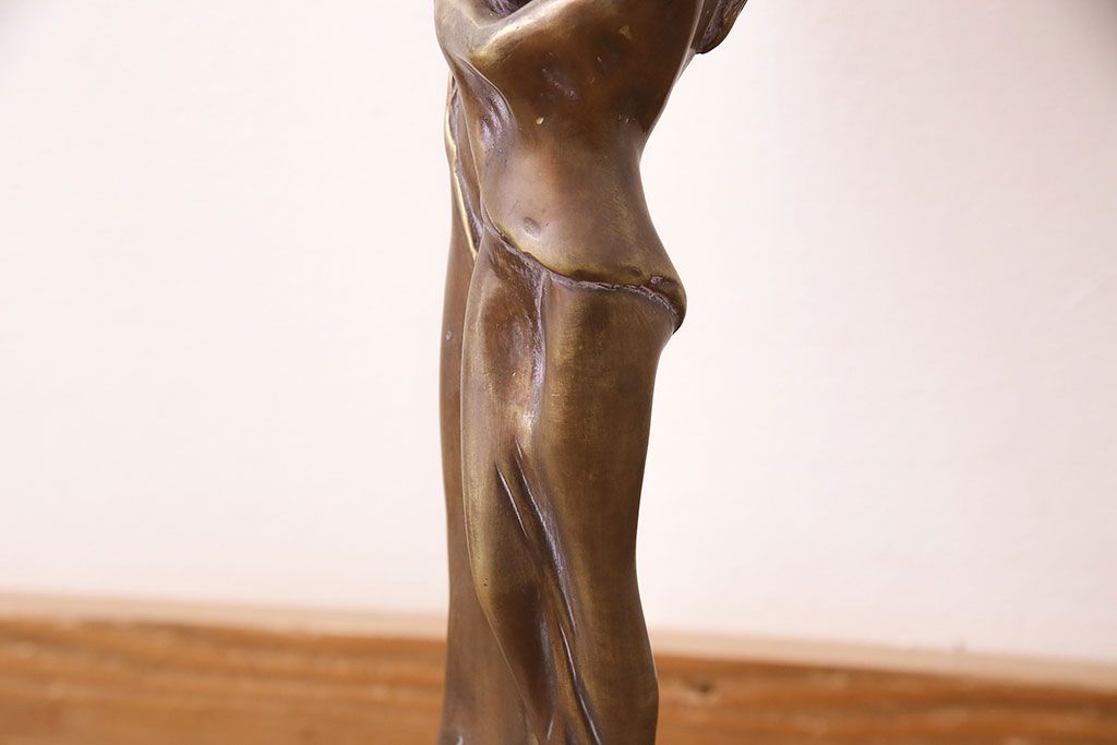 海外　ビンテージ照明　赤・シェード　ブロンズ像　華やかな空間を演出してくれるスタンドライト(照明、フロアスタンド)(R-047687)