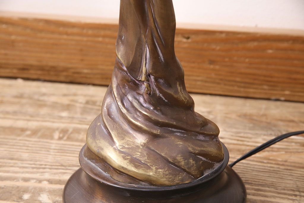 海外　ビンテージ照明　赤・シェード　ブロンズ像　華やかな空間を演出してくれるスタンドライト(照明、フロアスタンド)(R-047687)