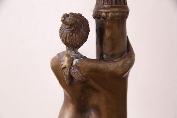 海外　ビンテージ照明　赤・シェード　ブロンズ像　華やかな空間を演出してくれるスタンドライト(照明、フロアスタンド)(R-047687)