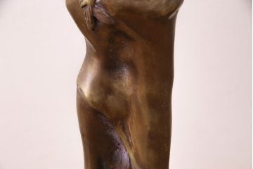 海外　ビンテージ照明　赤・シェード　ブロンズ像　華やかな空間を演出してくれるスタンドライト(照明、フロアスタンド)(R-047687)