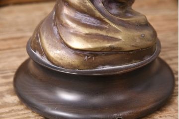 海外　ビンテージ照明　赤・シェード　ブロンズ像　華やかな空間を演出してくれるスタンドライト(照明、フロアスタンド)(R-047687)