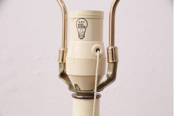 海外　ビンテージ照明　赤・シェード　ブロンズ像　華やかな空間を演出してくれるスタンドライト(照明、フロアスタンド)(R-047687)