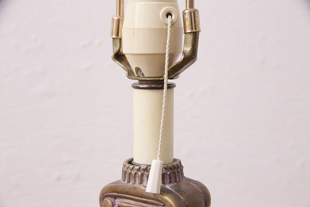 海外　ビンテージ照明　赤・シェード　ブロンズ像　華やかな空間を演出してくれるスタンドライト(照明、フロアスタンド)(R-047687)