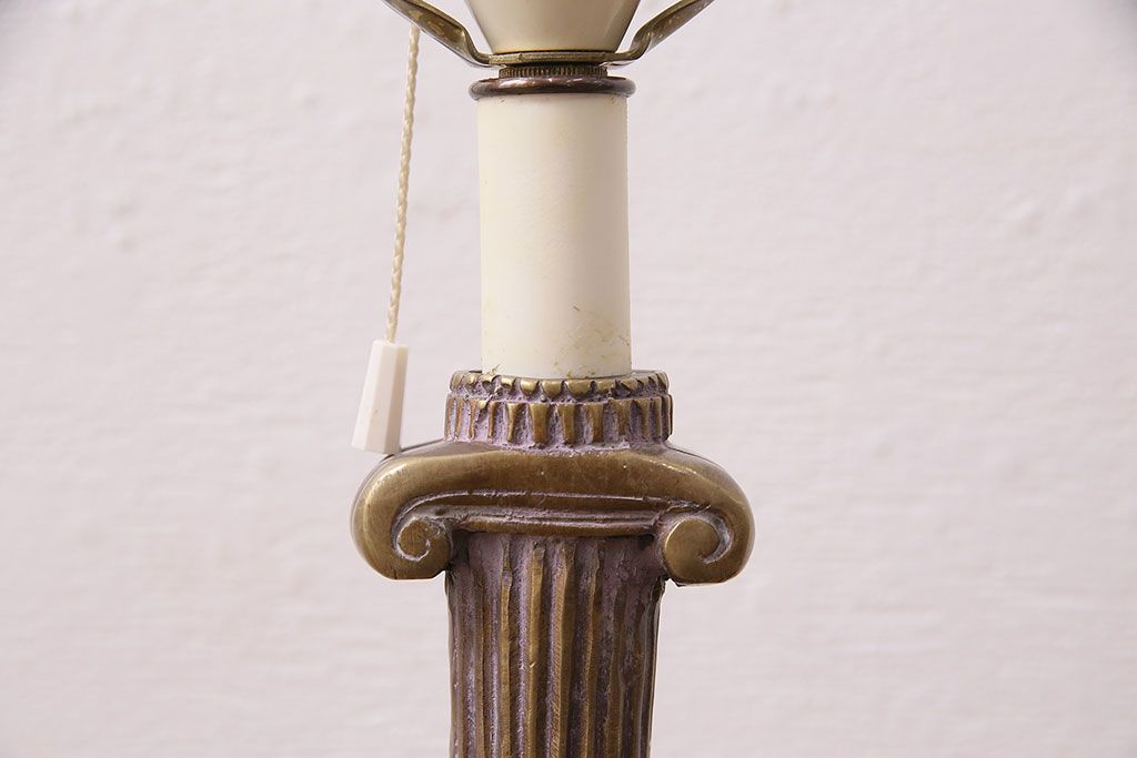 海外　ビンテージ照明　赤・シェード　ブロンズ像　華やかな空間を演出してくれるスタンドライト(照明、フロアスタンド)(R-047687)