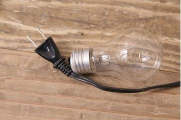 海外　ビンテージ照明　赤・シェード　ブロンズ像　華やかな空間を演出してくれるスタンドライト(照明、フロアスタンド)(R-047687)