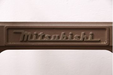 アンティーク　シャビーな雰囲気が味わい深いミツビシミシンの鉄脚(ミシンテーブル、ミシン台)(R-047692)