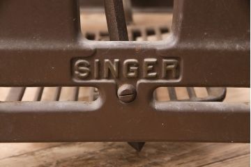 イギリスアンティーク　アンティークスタイルにぴったりのシンガーミシンの鉄脚(ミシンテーブル、ミシン台)(R-047693)