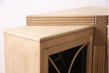 イギリスアンティーク　人気のストリップド(剥離)家具!お部屋のアクセントにもなる珍しいデザインのオーク材製コーナーキャビネット(収納棚、戸棚、ブックケース)(R-047695)