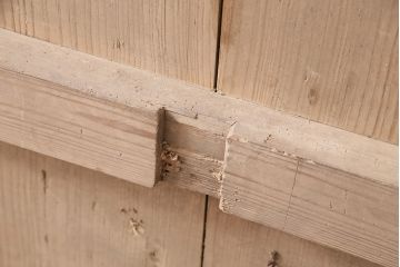 アンティーク建具　経年による風合いが渋いかっこ良さを醸し出す鉄板蔵戸(鉄扉、玄関戸、建具、引き戸)(R-047696)
