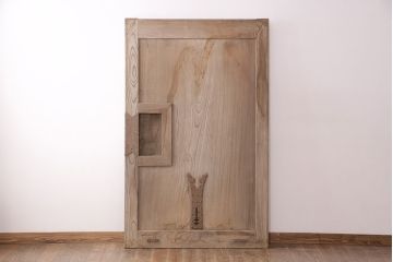 アンティーク建具　明治大正期　欅(ケヤキ)材の一枚板を使用した和の趣あふれる蔵戸　(R-047697)