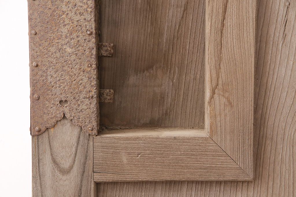 アンティーク建具　明治大正期　欅(ケヤキ)材の一枚板を使用した和の趣あふれる蔵戸　(R-047697)