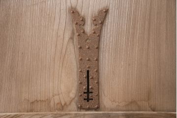 アンティーク建具　明治大正期　欅(ケヤキ)材の一枚板を使用した和の趣あふれる蔵戸　(R-047697)