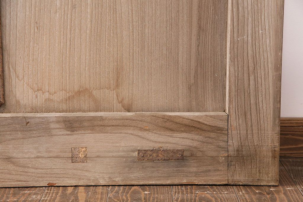 アンティーク建具　明治大正期　欅(ケヤキ)材の一枚板を使用した和の趣あふれる蔵戸　(R-047697)