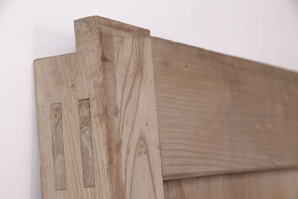 アンティーク建具　明治大正期　欅(ケヤキ)材の一枚板を使用した和の趣あふれる蔵戸　(R-047697)