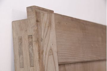 アンティーク建具　明治大正期　欅(ケヤキ)材の一枚板を使用した和の趣あふれる蔵戸　(R-047697)