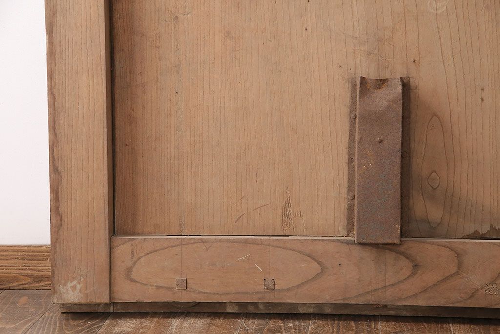 アンティーク建具　明治大正期　欅(ケヤキ)材の一枚板を使用した和の趣あふれる蔵戸　(R-047697)