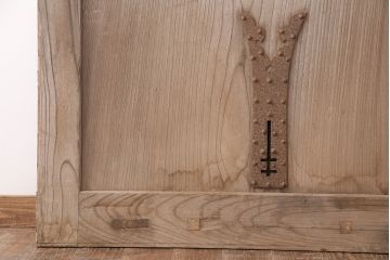アンティーク建具　ケヤキの一枚板を使用した、和の趣あふれる蔵戸(玄関戸、引き戸、建具)(R-047697)