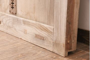 アンティーク建具　ケヤキの一枚板を使用した、和の趣あふれる蔵戸(玄関戸、引き戸、建具)(R-047697)