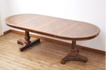 中古　DREXEL HERITAGE(ドレクセルヘリテイジ)　重厚な雰囲気が魅力的なラウンド型のエクステンションテーブル(ダイニングテーブル)(R-047698)