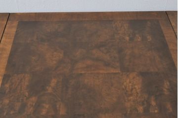 中古　DREXEL HERITAGE(ドレクセルヘリテイジ)　重厚な雰囲気が魅力的なラウンド型のエクステンションテーブル(ダイニングテーブル)(R-047698)