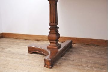 中古　DREXEL HERITAGE(ドレクセルヘリテイジ)　重厚な雰囲気が魅力的なラウンド型のエクステンションテーブル(ダイニングテーブル)(R-047698)
