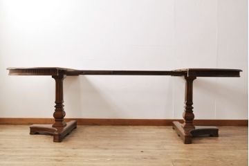 中古　DREXEL HERITAGE(ドレクセルヘリテイジ)　重厚な雰囲気が魅力的なラウンド型のエクステンションテーブル(ダイニングテーブル)(R-047698)