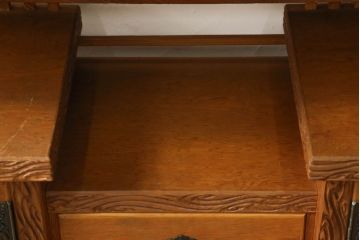 中古　民芸家具　屋久杉　彫刻と木の味わいが趣溢れる飾り棚(全体的に合板です)(収納棚、茶棚、サイドボード)(R-047699)